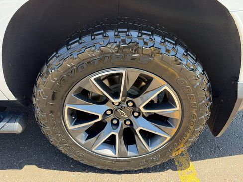 Used 2021 Chevrolet Tahoe Z71 w/ Luxury Package AWD/4WD image 12
