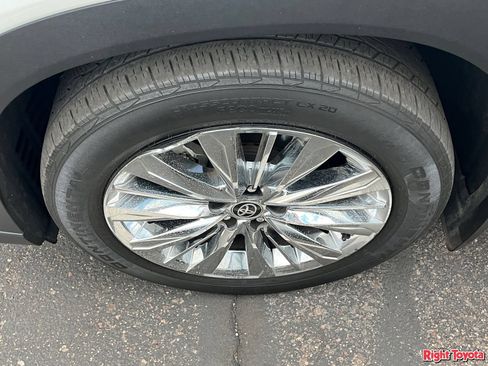 Certified 2024 Toyota Grand Highlander AWD image 8