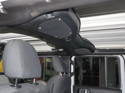 Used 2026 Jeep Wrangler Unlimited Sahara AWD/4WD image 19