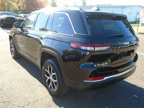 Certified 2024 Jeep Grand Cherokee Limited w/ Luxury Tech Group II image 3