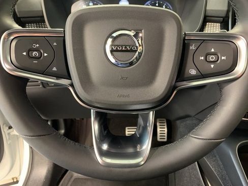 Used 2022 Volvo XC40 T5 R-Design w/ Climate Package image 23