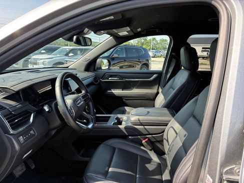Used 2025 GMC Acadia Elevation w/ Elevation Premium Package AWD/4WD image 27