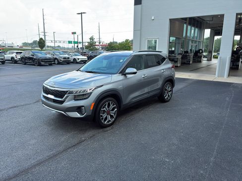 Used 2021 Kia Seltos SX w/ SX Sunroof Package AWD/4WD image 2
