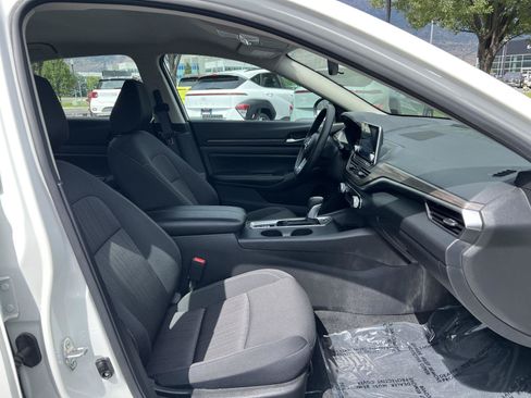 Used 2025 Nissan Altima 2.5 SV AWD/4WD image 17