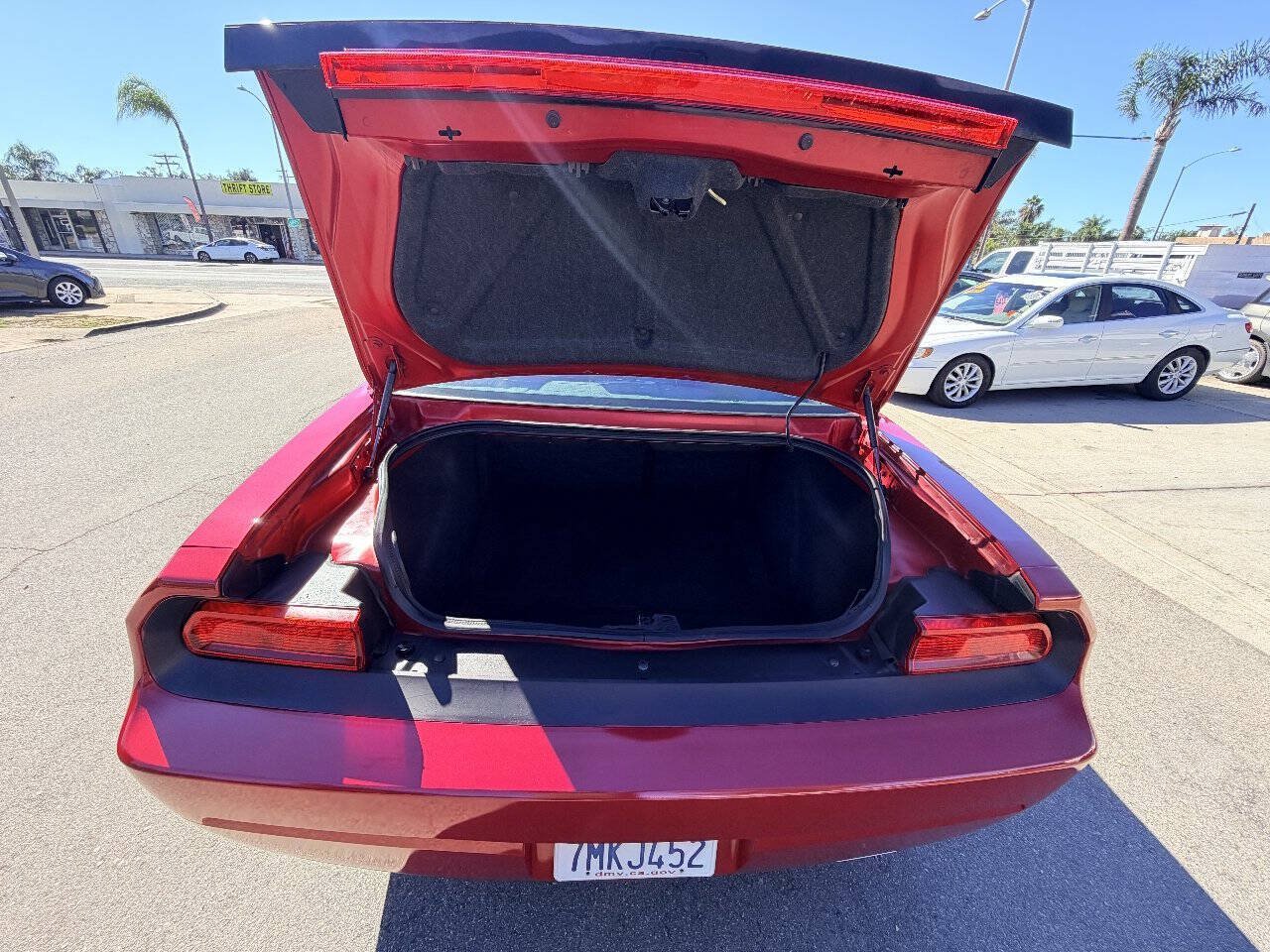 Used 2012 Dodge Challenger SXT RWD image 9