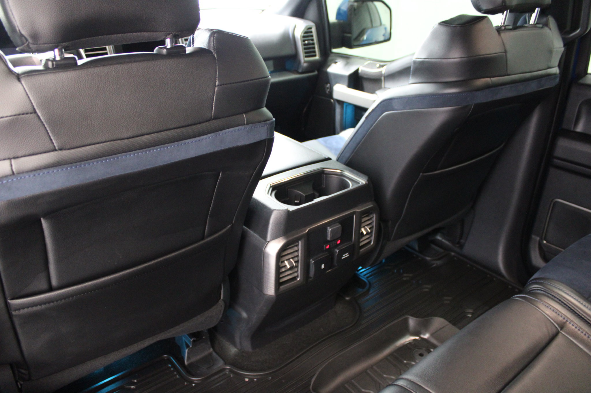 Used 2019 Ford F150 Raptor w/ Equipment Group 802A Luxury AWD/4WD image 16