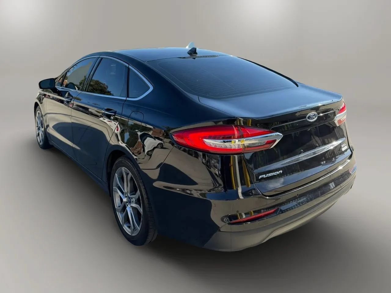 Used 2019 Ford Fusion SEL FWD image 5