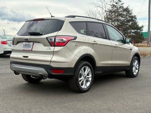 Used 2017 Ford Escape SE w/ Equipment Group 201A image 4