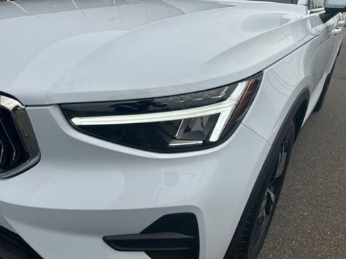 Certified 2025 Volvo XC40 B5 Core AWD/4WD image 8
