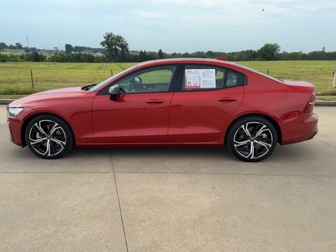 Used 2024 Volvo S60 B5 Core image 5