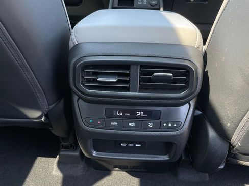 Certified 2025 Honda Pilot Touring image 38