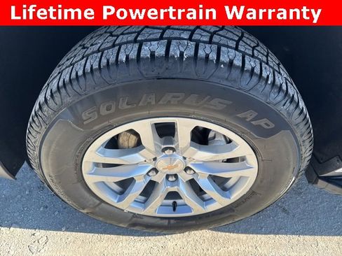 Used 2024 Chevrolet Suburban LT image 31