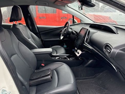 Used 2019 Toyota Prius Prime Premium image 19