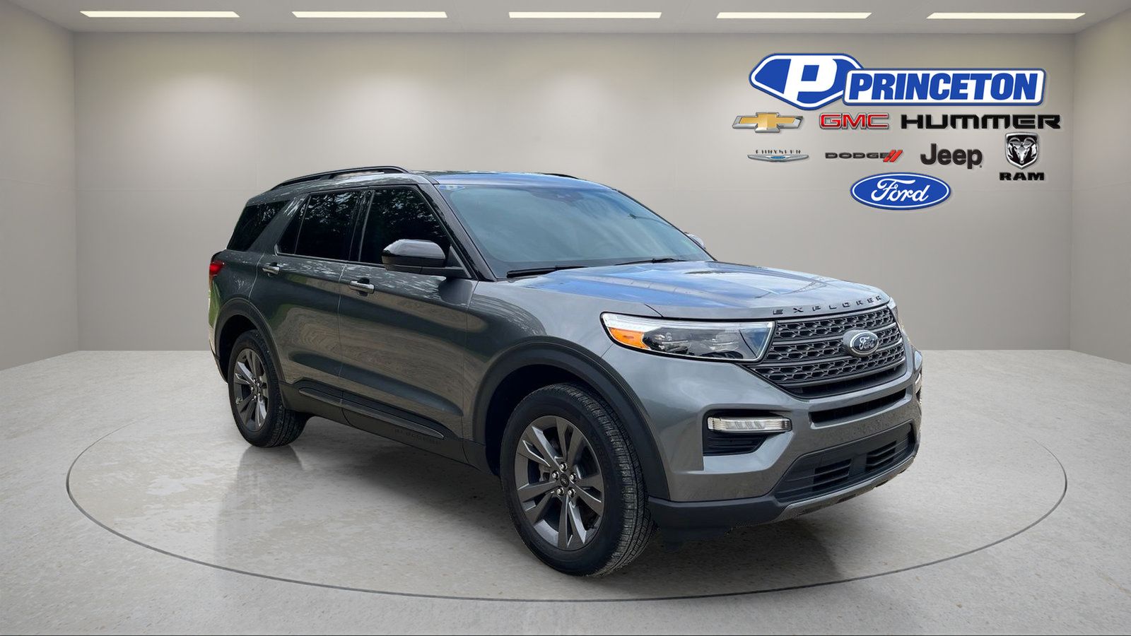 Used 2024 Ford Explorer XLT w/ Equipment Group 202A AWD/4WD image 1