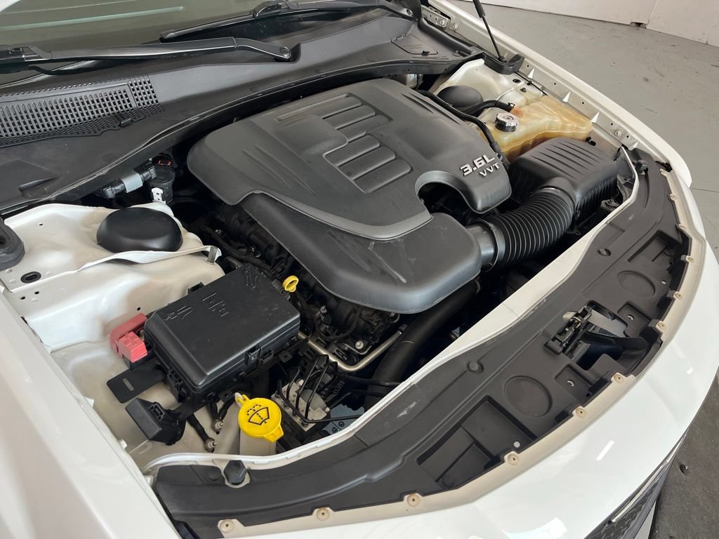Used 2019 Chrysler 300 S w/ 300S Premium Group 2 RWD image 10