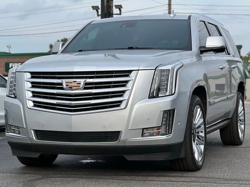 Used 2020 Cadillac Escalade Platinum image 13