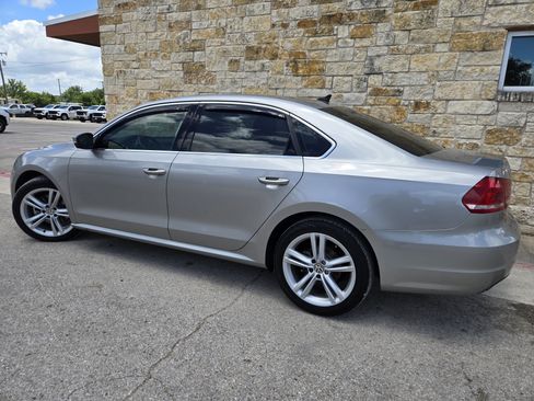 Used 2014 Volkswagen Passat TDI SE FWD image 3