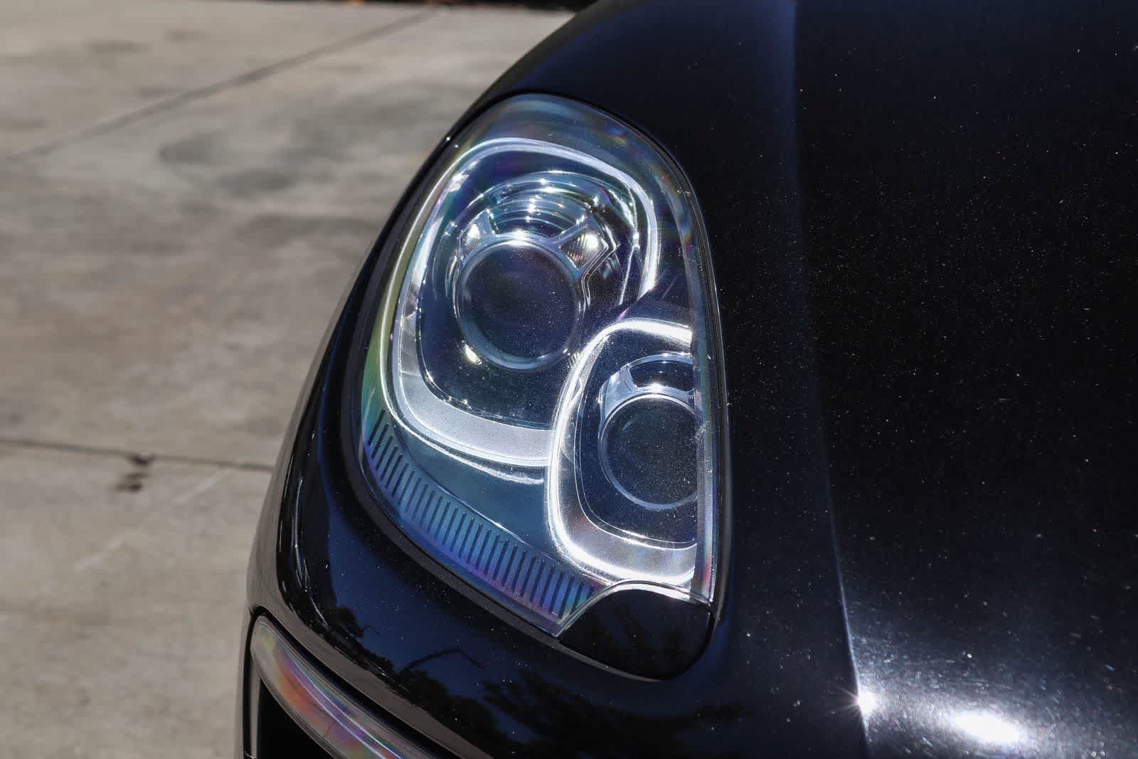 Used 2018 Porsche Macan AWD/4WD image 9