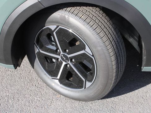 New 2025 Kia Niro EX w/ EX Cold Weather Package image 9