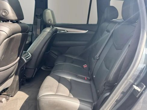Used 2021 Cadillac XT6 Luxury FWD image 17
