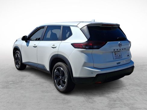 Used 2024 Nissan Rogue SV FWD image 3