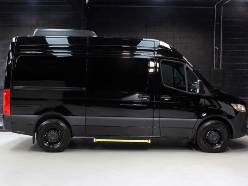 Used 2024 Mercedes-Benz Sprinter 2500 image 12