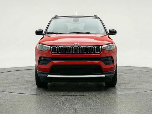 Used 2025 Jeep Compass Limited AWD/4WD image 2