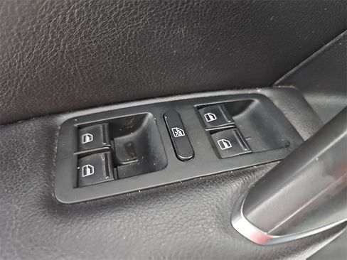 Used 2019 Volkswagen Passat 2.0T Wolfsburg w/ Wheels & Sunroof Package image 31