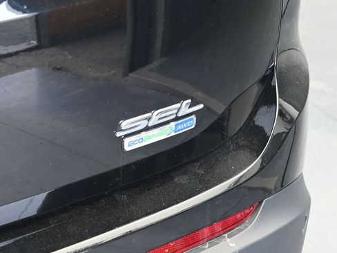 Used 2017 Ford Edge SEL w/ Equipment Group 201A AWD/4WD image 12