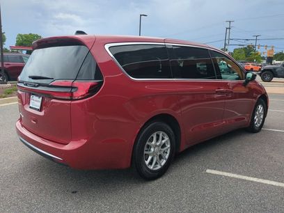 New 2027 Chrysler Pacifica Select