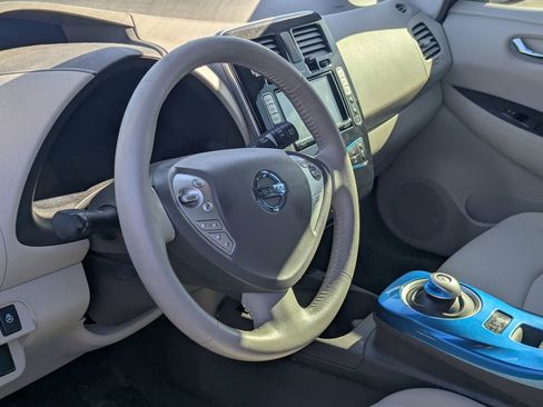 Used 2011 Nissan Leaf SL image 9