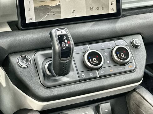 Used 2023 Land Rover Defender 110 image 23
