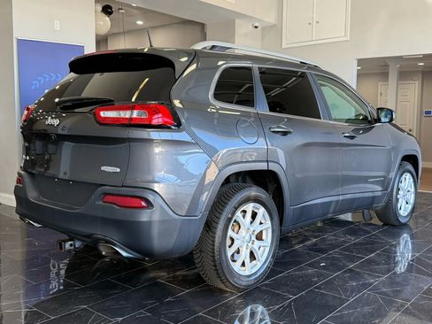 Used 2016 Jeep Cherokee Latitude w/ Cold Weather Group image 6