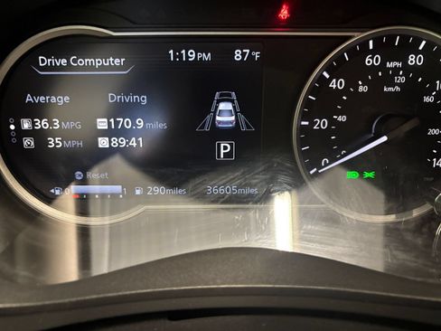Used 2025 Nissan Versa SV FWD image 33