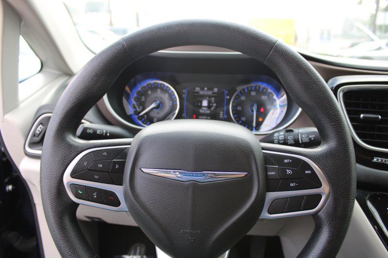 Used 2020 Chrysler Voyager LX FWD image 14