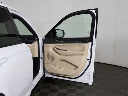 Used 2024 Jeep Grand Cherokee Limited image 20