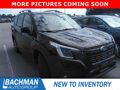 Used 2023 Subaru Forester Premium AWD/4WD image 1