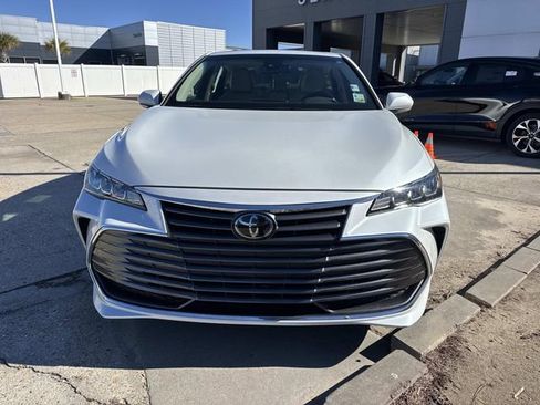 Used 2022 Toyota Avalon XLE image 2