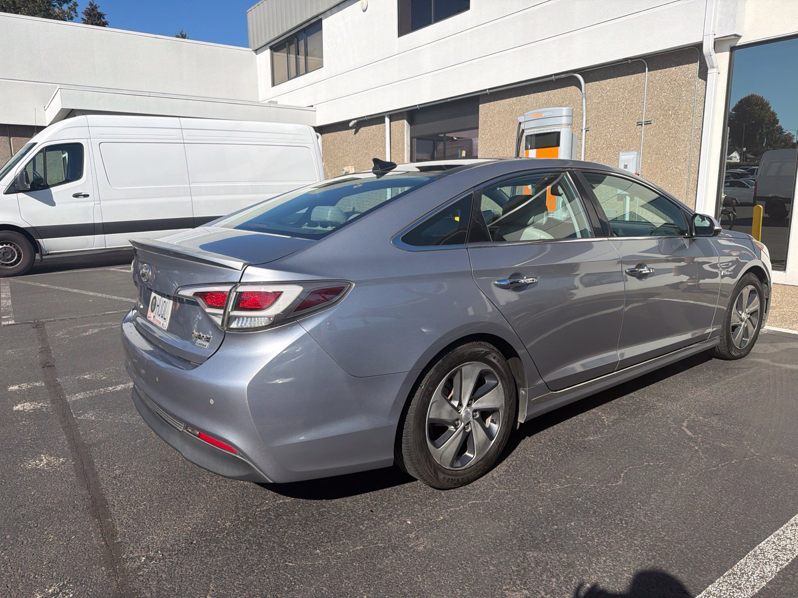 Used 2016 Hyundai Sonata Limited w/ Option Group 02 FWD image 4