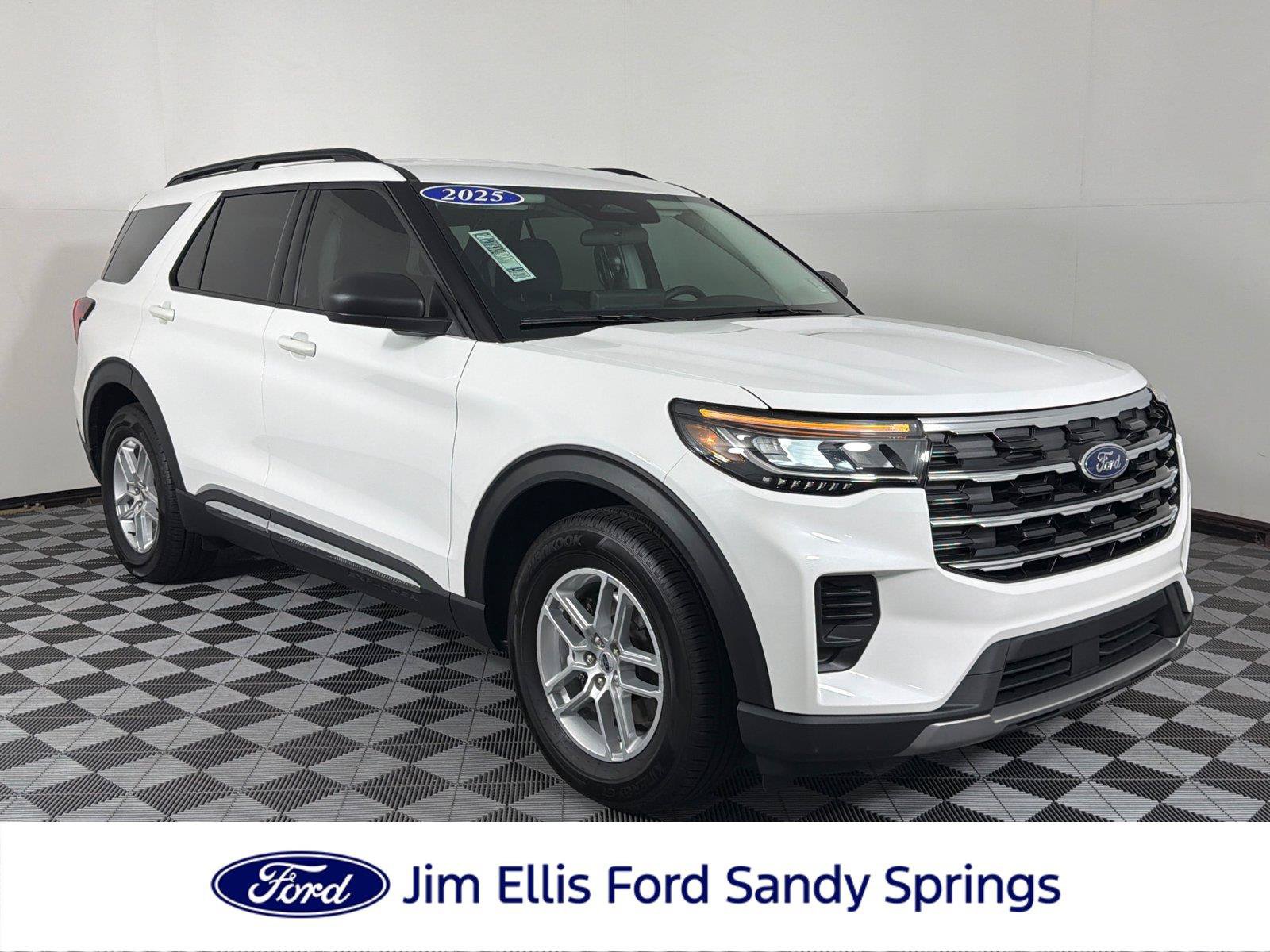 Used 2025 Ford Explorer Active RWD image 1