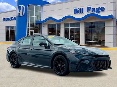 Used 2025 Toyota Camry Hybrid FWD image 1
