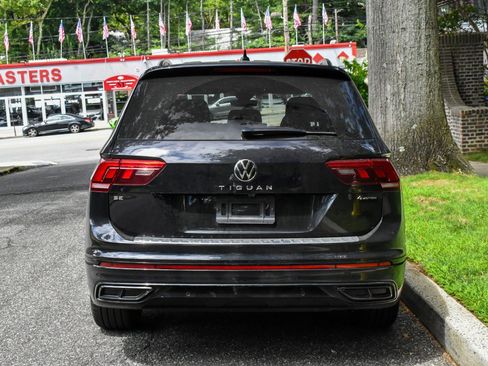 Used 2024 Volkswagen Tiguan SE R-Line AWD/4WD image 6