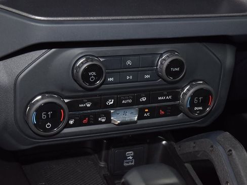 Certified 2025 Ford Bronco Badlands AWD/4WD image 31