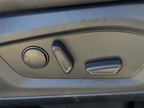 Used 2020 Ford Explorer XLT w/ Equipment Group 202A image 30