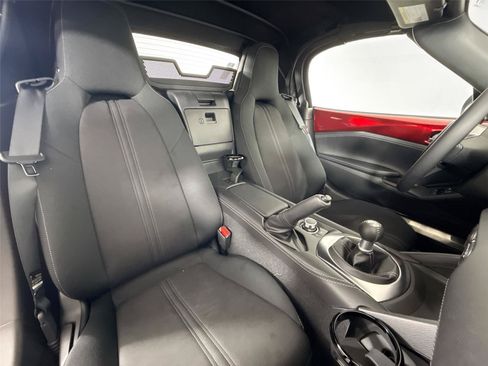 New 2026 MAZDA MX-5 Miata Club w/ Interior Package RWD image 30