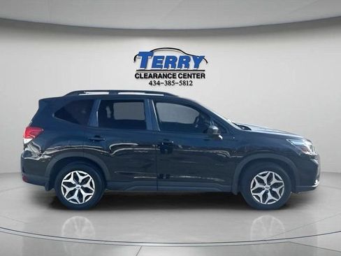 Used 2019 Subaru Forester Premium image 1