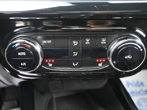 Used 2024 Chevrolet Trax RS w/ Sunroof Package FWD image 16
