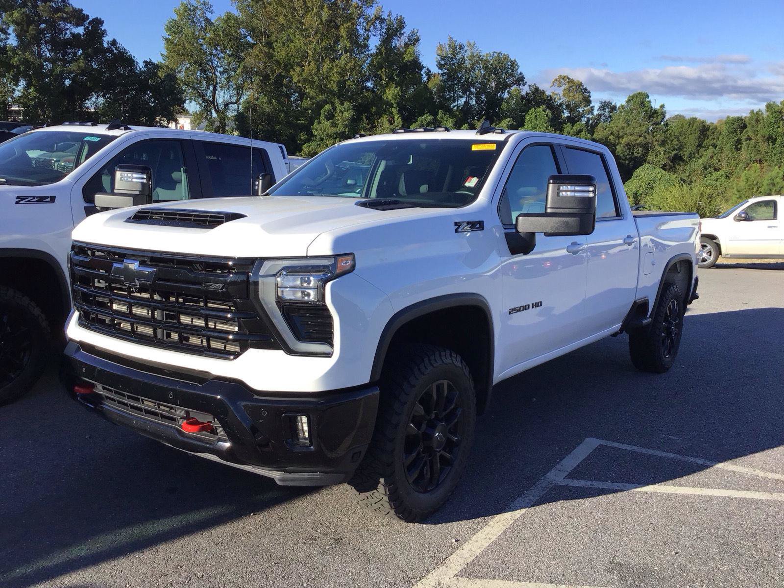 Used 2025 Chevrolet Silverado 2500 LT w/ Trail Boss Package AWD/4WD image 2