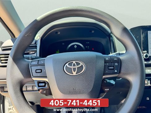 Used 2025 Toyota Camry LE FWD image 27
