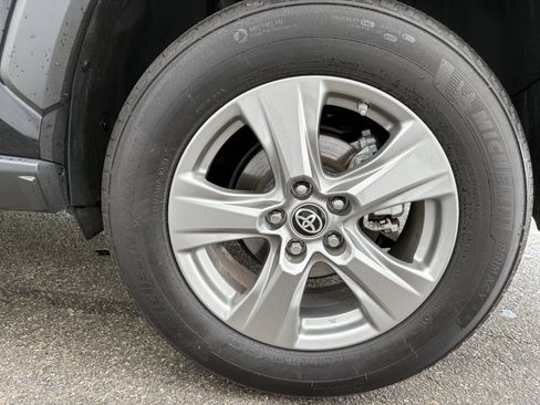 Used 2024 Toyota RAV4 LE AWD/4WD image 22